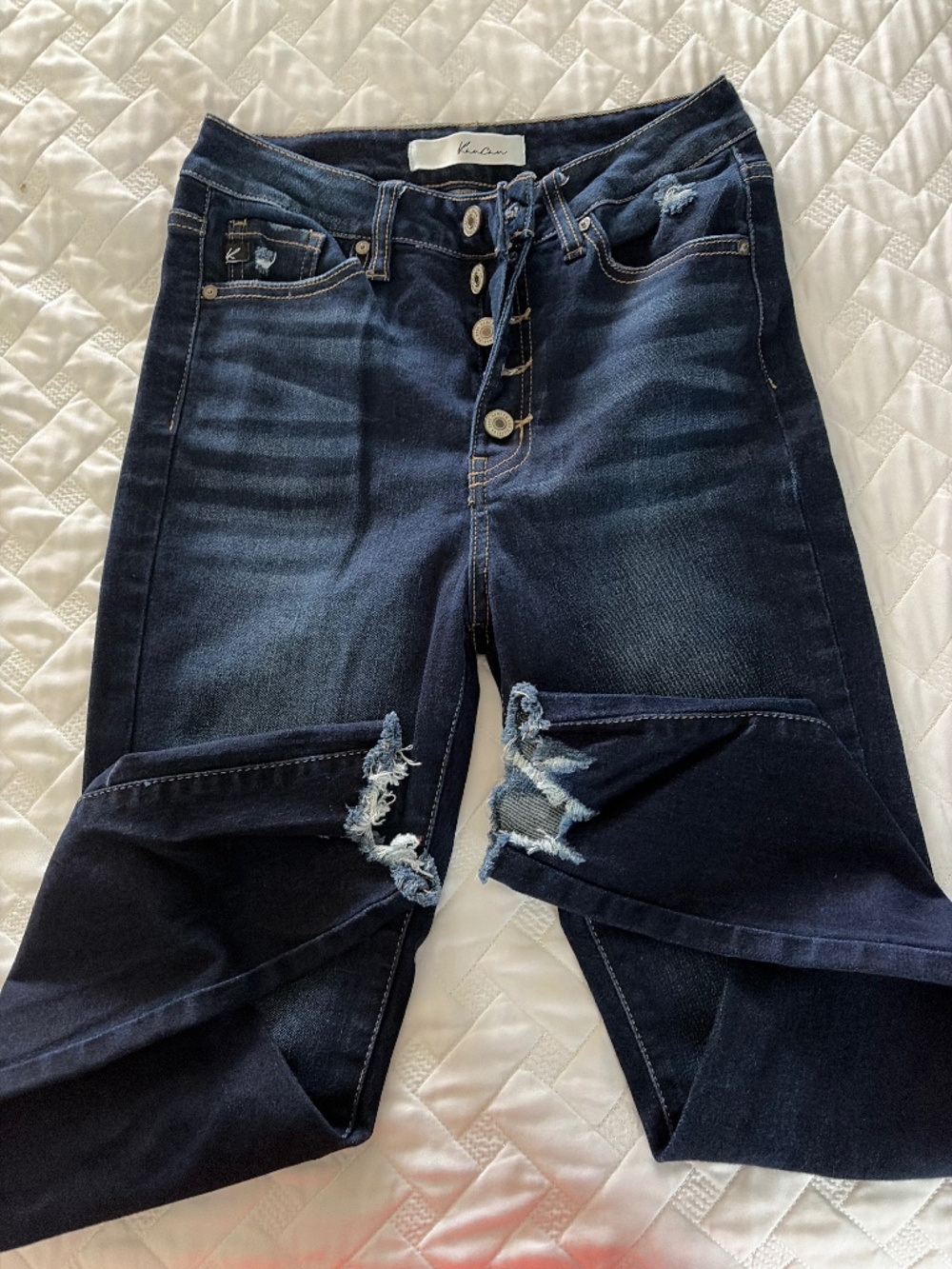 Kancan button closure